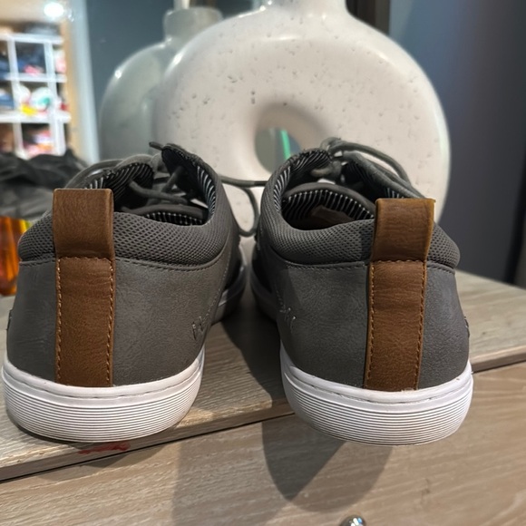 Steve Madden Gray Sneakers Sleek Suede Style - Picture 5 of 9